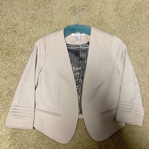 Forever 21 beige/cream cropped blazer Med